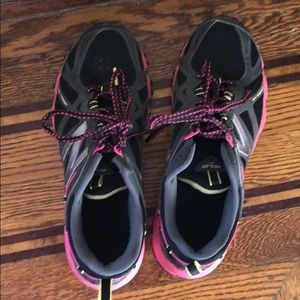 New Balance women’s sneakers size 8